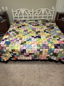 Stunning Unique VTG QUILT HAND STITCHED FRINGE PUFFY KING/Queen - Picture 1 of 19