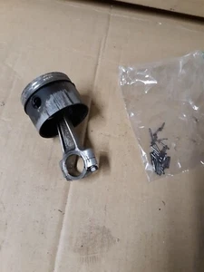 Pistón y varilla de conexión vintage Lawn-Boy buttercup 677924 - 4 más 31 agujas - Imagen 1 de 3