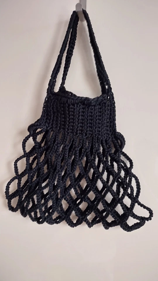 Divertido bolso pequeño de cuerda negro hecho a mano ganchillo 🧶🖤 Foto 1 de 4