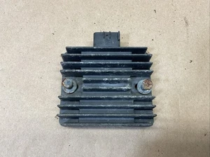 Yamaha V-Star 1100 2003 regulador rectificador - Imagen 1 de 7