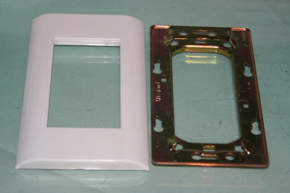 Legrand mosaic 45 Plaque blanche + support 748 04 horizontal 750 10  75010 - Photo 1/1