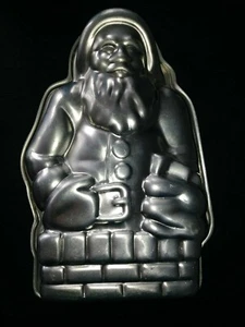 VINTAGE 2 PIECE ALUMINUM SANTA CAKE MOLD - Picture 1 of 6
