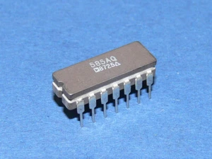 Ad Analog Devices AD847AQ High Speed, Low Power Monolithic Surgical Amp - Picture 1 of 2
