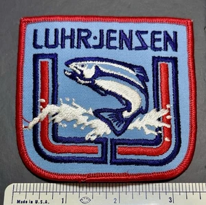 Luhr-Jensen Vintage bestickter Aufnäher mit springendem Fisch & rotem Rand - Bild 1 von 3