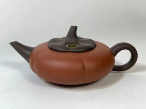 YiXing Zisha Teapot by WANG Fengyi 1978-1982王凤益双色海棠绿标壶 - Picture 1 of 7