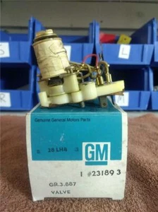 231893 GM VALVE VINTAGE AUTO PART 1960'S ON USED AND NEW - Picture 1 of 1