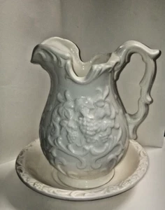 Jarra pequeña de porcelana ornamentada vintage y diseño de fruta para debajo del plato/muy buena - Imagen 1 de 6