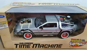 DeLorean Ritorno al Futuro 3 Back to the Future BTTF - Scala 1:24 Die Cast Welly - Foto 1 di 8