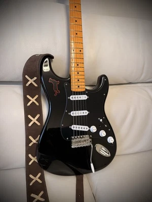Fender David Gilmour Black Strat Replica Tribute (1957 AVRI II) – Made in USA - Image 1 of 4