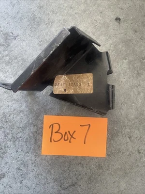 Soporte de parachoques delantero LH D74Y-17A821-A Lincoln Versailles 1977-1979 nuevo de lote Foto 1 de 2