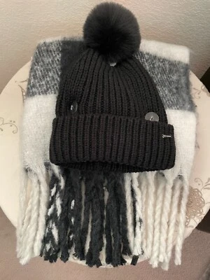 Steve Madden Conjunto de Bufanda y Sombrero Negro, Blanco Talla Única Nuevo Sin Etiqueta Foto 1 de 4