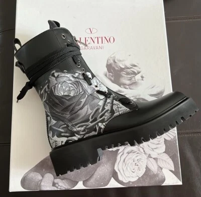 VALENTINO GARAVANI Botas de Combate de Cuero Rosa Floral Desnudo EE. UU. 8 y EE. UU. 11 Foto 1 de 4