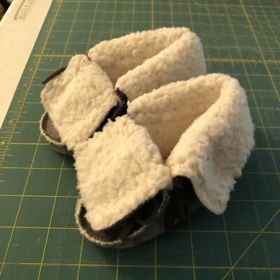 Mud pie Camo Sherpa Baby Booties Slip On Gray Green Size 0-6 - Image 1 of 4