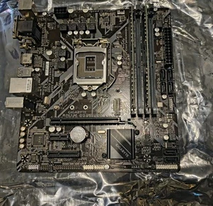 Mainboard Bundle Gigabyte B365M DS3H LGA1151 32GB DDR4 120mm AIO Kühler + Lüfter - Bild 1 von 7