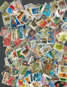 OVER 300 MOSTLY DIFFERENT AUSTRALIA STAMPS OLDER TO MODERN. - Picture 1 of 1