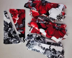 408 Stck. Scarlet Days & Nights Blumen Stoffreste Streifen, Quiltstoff - Bild 1 von 6
