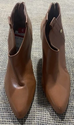 Ivanka Trump Botines Talla 6 Cuero Marrón Juno Tacón Medio 2.25” Tacón NUEVO Foto 1 de 4