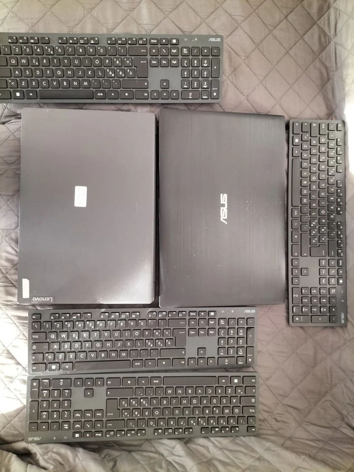 Coppia Notebook ASUS LENOVO + 4 Tastiere ASUS non funzionanti/ricambi - Immagine 1 di 4