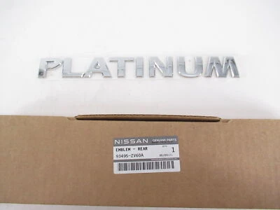 Original OEM Nissan 93495-ZV60A "PLATINO" emblema de placa trasera 2009-2015 Armada Foto 1 de 2