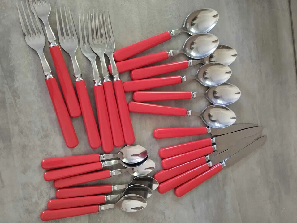 Posate servizio tavola 6 persone colore ROSSO NUOVE 24 pezzi  - Immagine 1 di 1