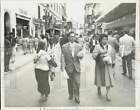 1959 Press Photo Street in Lima, Peru closed to cars for shoppers' convenience.
