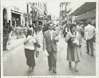 1959 Press Photo Street In Lima, Peru Closed To Cars For Shoppers' Convenience.