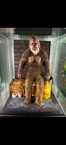 ones customs 1/6 figure Harry And The Hendersons Big foot And Dio Custom - Picture 1 of 3