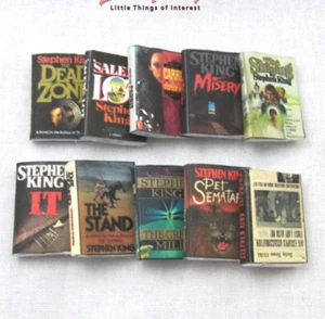 10 Stck. 10 Stephen King Miniaturbücher im Maßstab 1:12 Puppenhaus Requisite gefälschte Bücher - Bild 1 von 12
