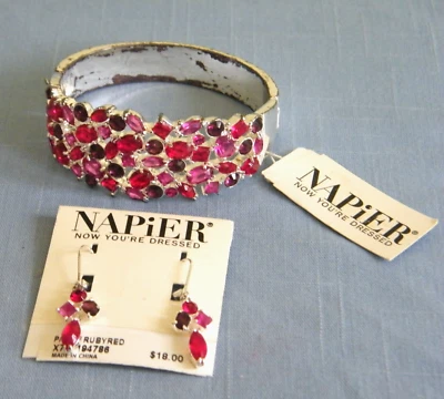 Pulsera Napier vintage con bisagras de diamantes de imitación y pendientes perforados ~ tono plateado Foto 1 de 4