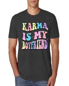 Camiseta Karma Is My Boyfriend Groovy Letters Cultura Pop para Hombre Premium Tri Mezcla - Imagen 1 de 11