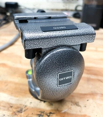 Gitzo G2380 Video Fluid Head - Supports up to 11 lbs SKU#1853468 - MINTY - Image 1 of 4