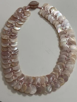 Collar triple capa madreperla rosa 18 pulgadas nuevo sin etiquetas Foto 1 de 4