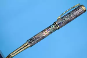 Bolígrafo para caballeros Artisan Jr. en oro titanio con carcasa de abulón paua - Imagen 1 de 15