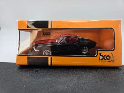 Ford Mustang Fastback 1967 modelos IXO PERSONALIZADO ESCALA 1/43 NUEVO EN CAJA/ESTUCHE NEGRO/ROJO Foto 1 de 4