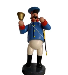 POSTBOTE / RÄUCHERMANN -  ORIGINAL ERZGEBIRGE - HOLZ HANDGESCHNITZT UND BEMALT - Bild 1 von 7