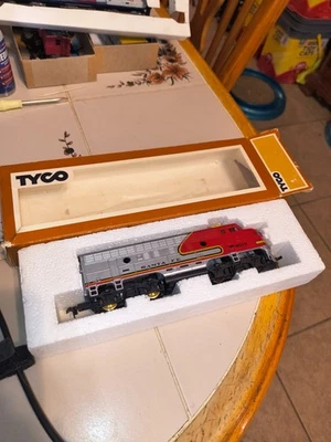 HO Scale Mantua TYCO F7A Diesel Loco ATSF Santa Fe #4015 NEW - Image 1 of 4