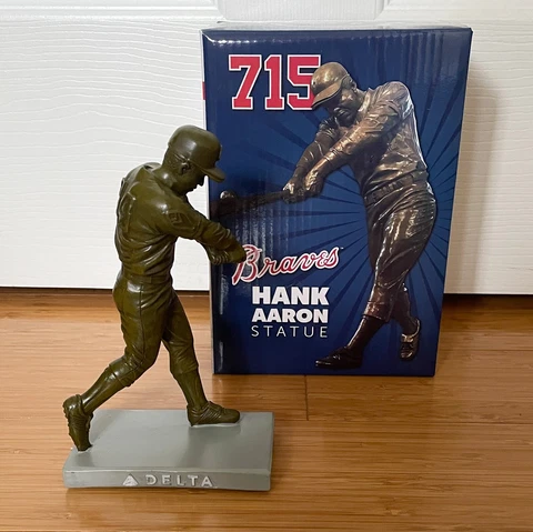 Hank Aaron 2017 Delta Innaugural Season Statue NOS New Old Stock *Defect On Bat* Cover