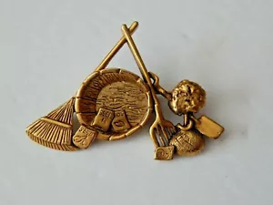 Spilla spilla vintage ESTATE Danecraft attrezzi giardiniere cesto semi tono oro - Foto 1 di 5