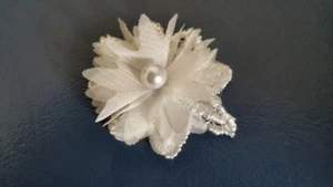 LACE & PEARL CREAM FLOWER MAGNETIC HAIR BOW 4 REBORN/FAKE/BABY - Picture 1 of 1