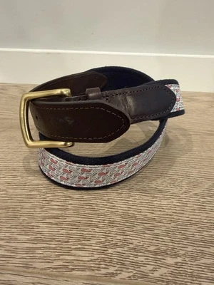 Cinturón de cuero Vineyard Vines talla 32 con hebilla de latón hecho en EE. UU. Foto 1 de 4