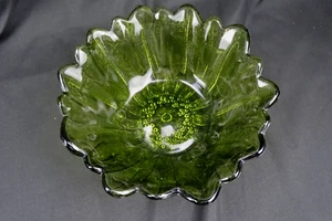 Indiana Glass Sunflower-shaped Avocado Green Serving Bowl / Candy Dish / MCM - Picture 1 of 3