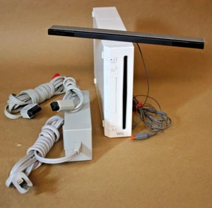 Wii Console RVL-001, Sensor Bar, Power Supply [Tested] - Picture 1 of 21