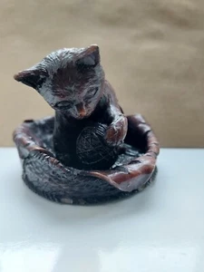 Cat In A Basket With A Ball Of Wool Ornament 7 X 7 Cms - Picture 1 of 4