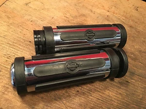 56263-96A GRIFFE HD LOGO SCHWARZ & CHROM SOFTAIL DYNA SPORTSTER AB 1996 HARLEY - Bild 1 von 6