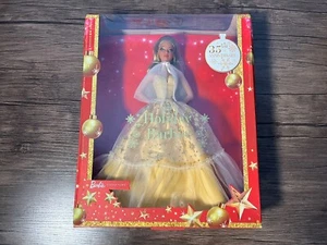 Muñeca Barbie Signature 2023 de vacaciones, vestido dorado de temporada coleccionista 35 - Imagen 1 de 6