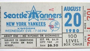 Biglietto COMPLETO baseball 1980 N.Y. YANKEES @ Seattle MARINERS, vittoria Tommy John - Foto 1 di 3