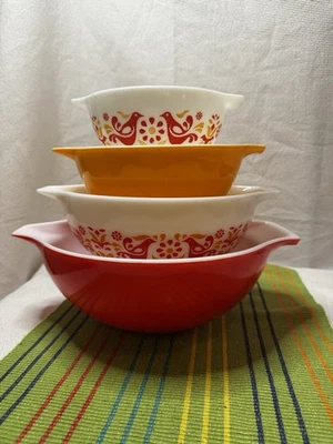 Pyrex Friendship Cinderella bowls complete Set: 441-444 - Image 1 of 4