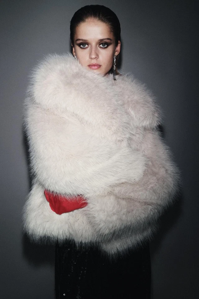 ABRIGO CORTO DE PIEL SINTÉTICA COLECCIÓN MUJER ZARA 4360/240/712 Talla S Foto 1 de 4