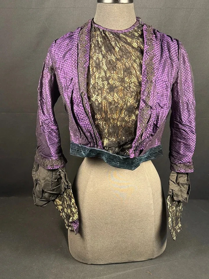 Antiguo corpiño púrpura real victoriano de 1870 con mangas de pagoda Foto 1 de 4