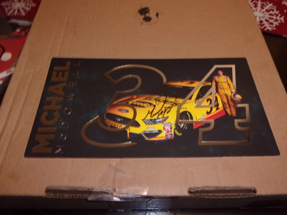 Postal de la serie NASCAR 2022 AUTOGRAFIADA #34 MICHAEL MCDOWELL "LOVES" Foto 1 de 1